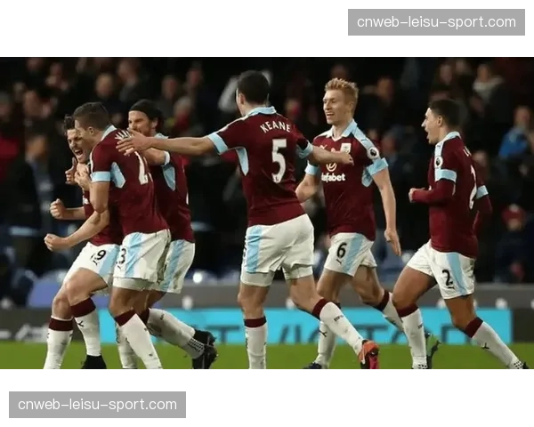 卢顿镇2-1力克伯恩利，赢得保级路上关键三分