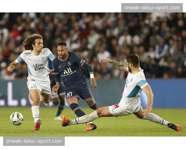 法甲：巴黎圣日耳曼4-1大胜马赛，提前五轮成功卫冕联赛冠军